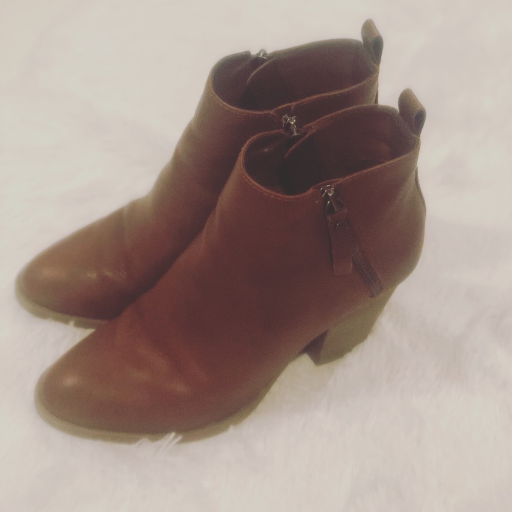 Universal thread booties